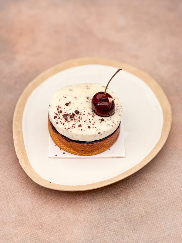 La plaisante tarte Stracciatela et cerise