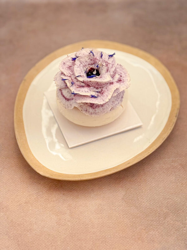La délicate pavlova aux fruits noirs 8-10 personnes