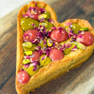 Maxi cookie coeur fraise pistache